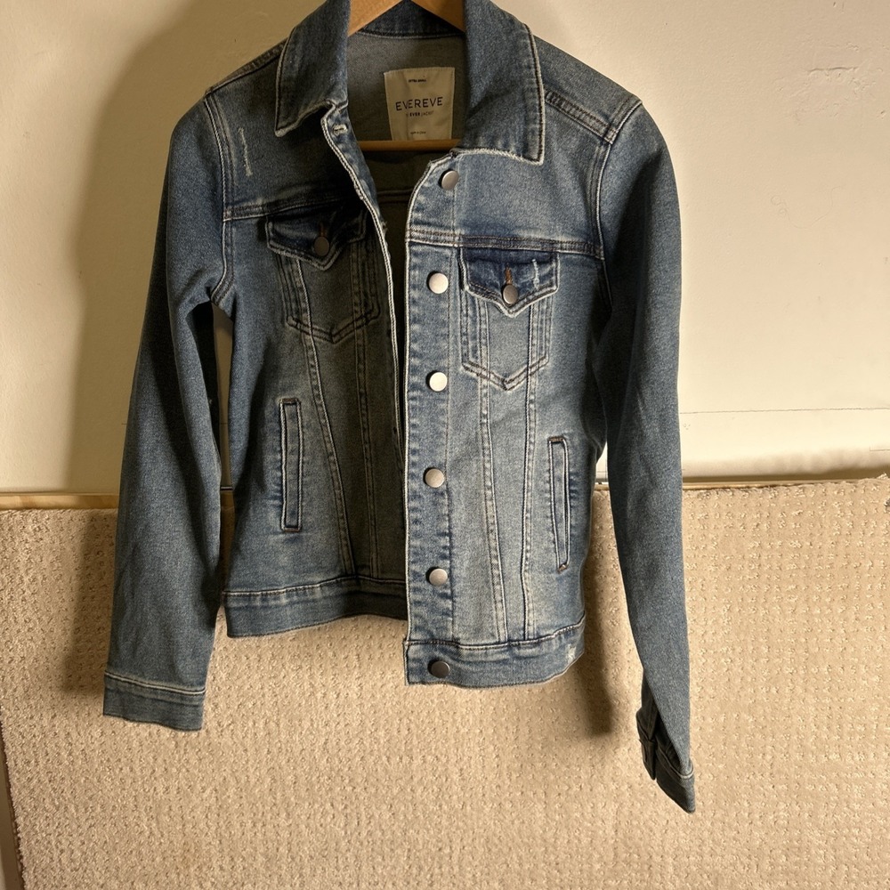 Evereve Ever Jacket Denim Trucker Sz XS Medium Wash Stretch Everyday‎ Distressed